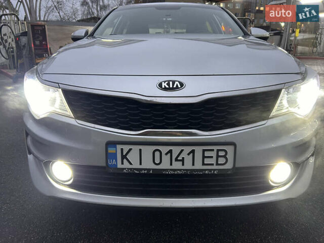 Серый Киа K5, объемом двигателя 2 л и пробегом 200 тыс. км за 11300 $, фото 6 на Automoto.ua