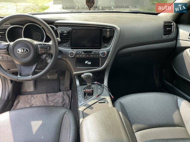 Серый Киа K5, объемом двигателя 2 л и пробегом 236 тыс. км за 10500 $, фото 7 на Automoto.ua