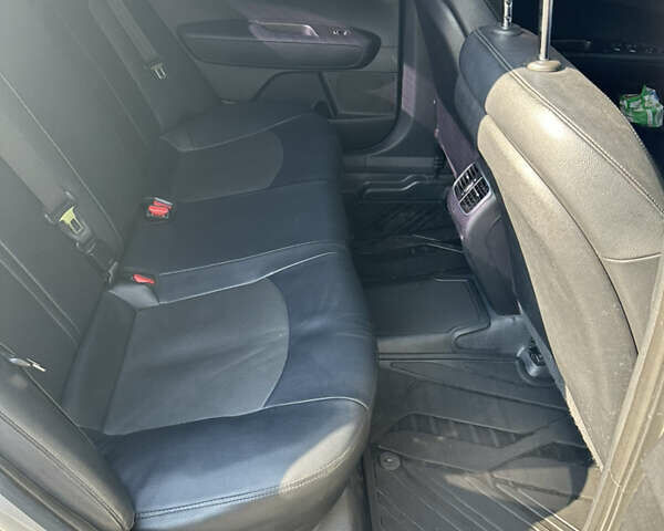 Серый Киа K5, объемом двигателя 2 л и пробегом 215 тыс. км за 11500 $, фото 10 на Automoto.ua