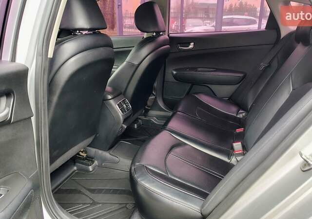 Серый Киа K5, объемом двигателя 2 л и пробегом 314 тыс. км за 10000 $, фото 9 на Automoto.ua