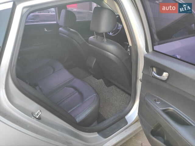 Серый Киа K5, объемом двигателя 2 л и пробегом 155 тыс. км за 14200 $, фото 21 на Automoto.ua