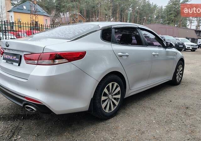 Серый Киа K5, объемом двигателя 2 л и пробегом 314 тыс. км за 10000 $, фото 6 на Automoto.ua