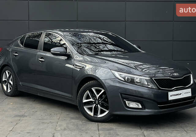 Серый Киа K5, объемом двигателя 2 л и пробегом 197 тыс. км за 11000 $, фото 8 на Automoto.ua