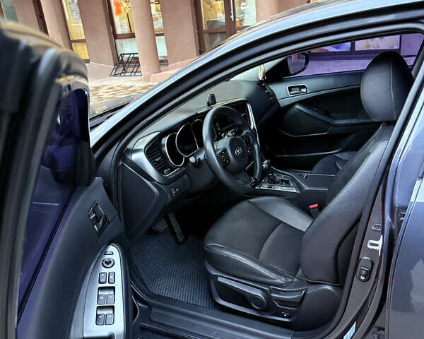 Серый Киа K5, объемом двигателя 2 л и пробегом 240 тыс. км за 11400 $, фото 9 на Automoto.ua