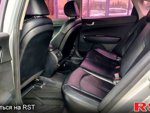 Сірий Кіа K5, об'ємом двигуна 2 л та пробігом 314 тис. км за 9499 $, фото 5 на Automoto.ua