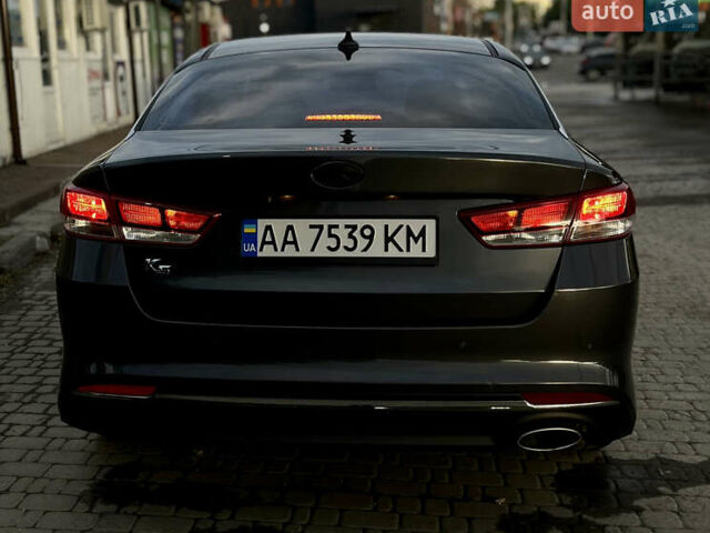 Сірий Кіа K5, об'ємом двигуна 2 л та пробігом 260 тис. км за 11900 $, фото 3 на Automoto.ua