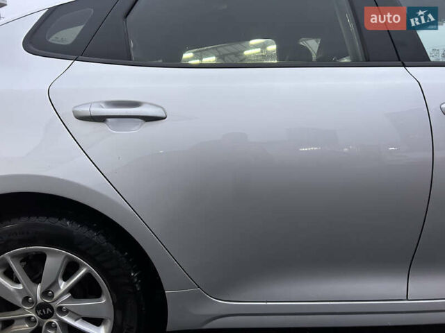 Серый Киа K5, объемом двигателя 2 л и пробегом 200 тыс. км за 11300 $, фото 12 на Automoto.ua
