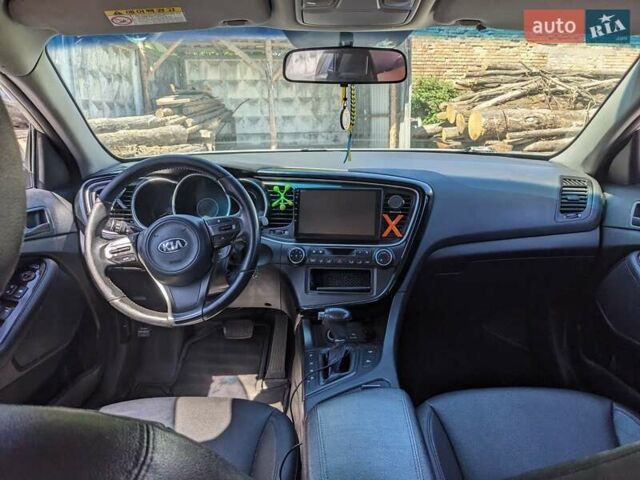 Серый Киа K5, объемом двигателя 2 л и пробегом 306 тыс. км за 9900 $, фото 4 на Automoto.ua