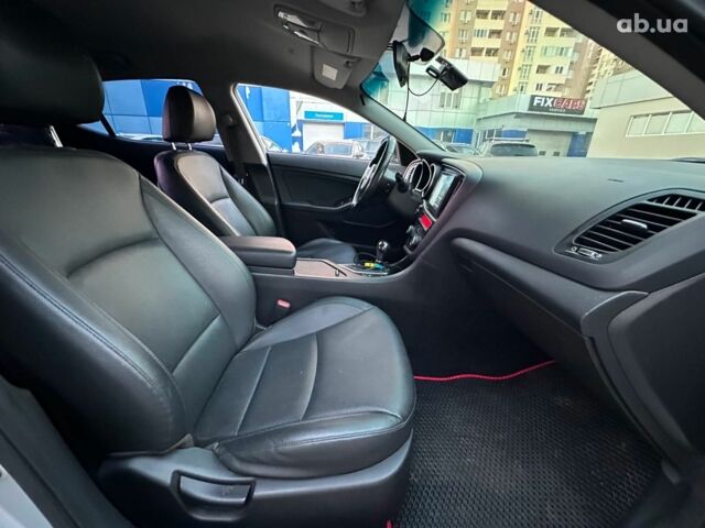 Серый Киа K5, объемом двигателя 2 л и пробегом 187 тыс. км за 11990 $, фото 18 на Automoto.ua