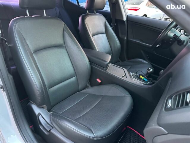 Серый Киа K5, объемом двигателя 2 л и пробегом 187 тыс. км за 11990 $, фото 17 на Automoto.ua