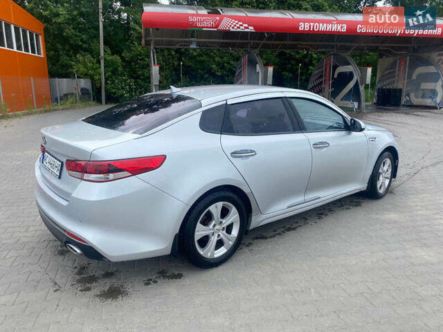 Серый Киа K5, объемом двигателя 2 л и пробегом 338 тыс. км за 12000 $, фото 3 на Automoto.ua