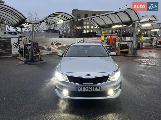 Серый Киа K5, объемом двигателя 2 л и пробегом 200 тыс. км за 11300 $, фото 1 на Automoto.ua