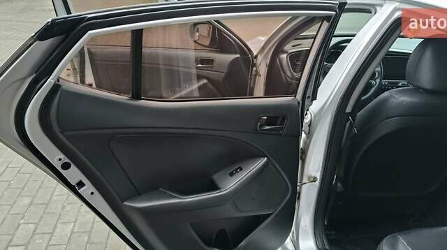 Серый Киа K5, объемом двигателя 2 л и пробегом 270 тыс. км за 8800 $, фото 13 на Automoto.ua