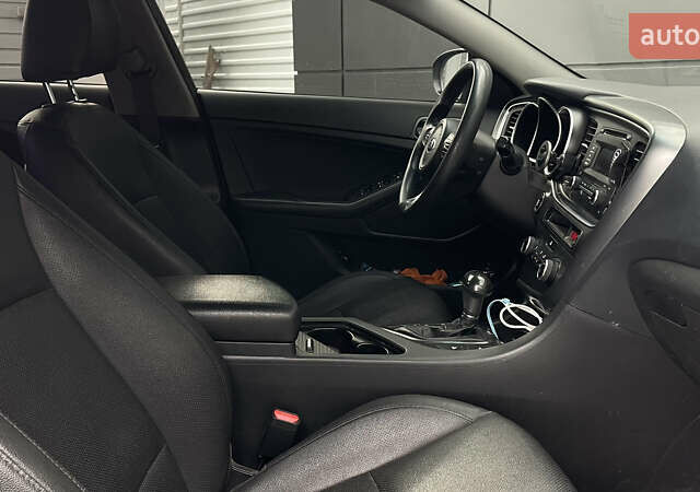 Серый Киа K5, объемом двигателя 2 л и пробегом 197 тыс. км за 11000 $, фото 29 на Automoto.ua
