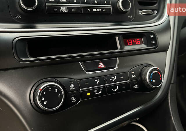 Серый Киа K5, объемом двигателя 2 л и пробегом 197 тыс. км за 11000 $, фото 26 на Automoto.ua