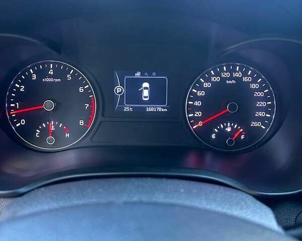 Серый Киа K5, объемом двигателя 2 л и пробегом 168 тыс. км за 11500 $, фото 6 на Automoto.ua