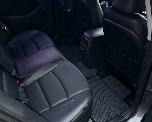 Серый Киа K5, объемом двигателя 2 л и пробегом 240 тыс. км за 11400 $, фото 11 на Automoto.ua