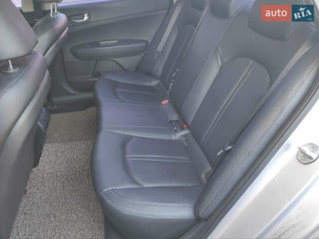 Серый Киа K5, объемом двигателя 2 л и пробегом 155 тыс. км за 14200 $, фото 19 на Automoto.ua