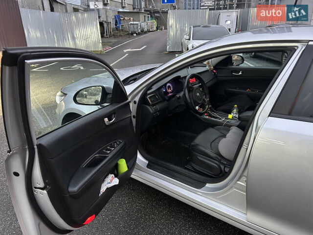 Серый Киа K5, объемом двигателя 2 л и пробегом 200 тыс. км за 11300 $, фото 23 на Automoto.ua