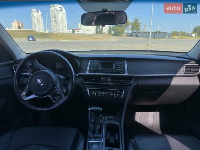 Серый Киа K5, объемом двигателя 2 л и пробегом 342 тыс. км за 9500 $, фото 2 на Automoto.ua