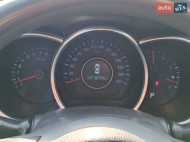 Сірий Кіа K5, об'ємом двигуна 2 л та пробігом 365 тис. км за 7490 $, фото 24 на Automoto.ua