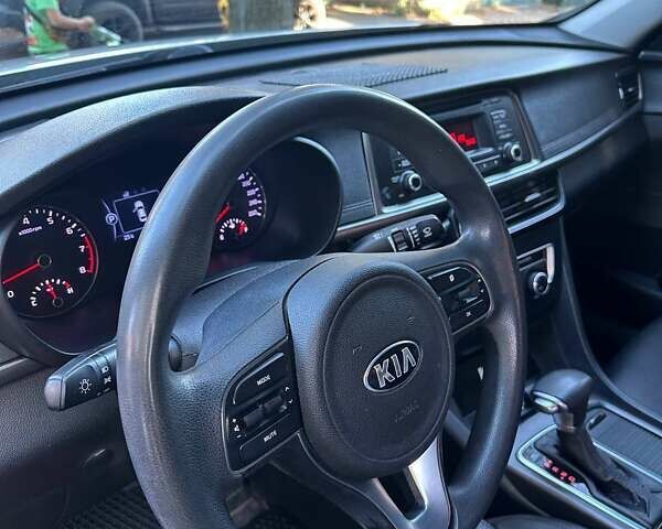 Серый Киа K5, объемом двигателя 2 л и пробегом 168 тыс. км за 11500 $, фото 5 на Automoto.ua