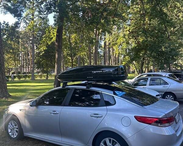 Серый Киа K5, объемом двигателя 2 л и пробегом 168 тыс. км за 11500 $, фото 4 на Automoto.ua