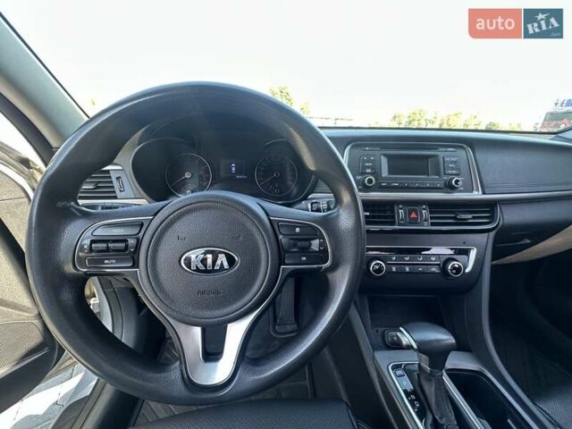 Серый Киа K5, объемом двигателя 2 л и пробегом 342 тыс. км за 9500 $, фото 10 на Automoto.ua