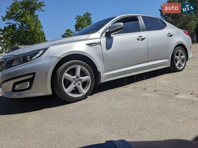 Серый Киа K5, объемом двигателя 2 л и пробегом 306 тыс. км за 9900 $, фото 3 на Automoto.ua