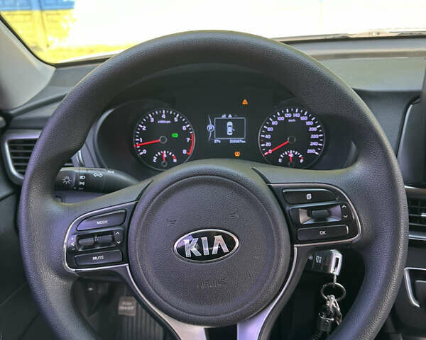 Серый Киа K5, объемом двигателя 2 л и пробегом 215 тыс. км за 11500 $, фото 6 на Automoto.ua