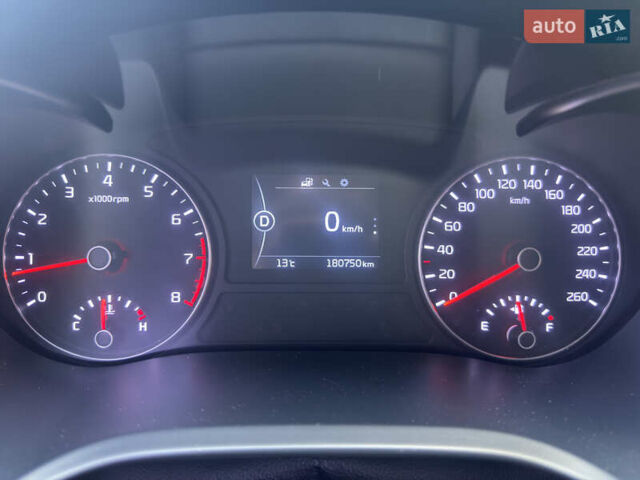 Серый Киа K5, объемом двигателя 2 л и пробегом 280 тыс. км за 11500 $, фото 16 на Automoto.ua