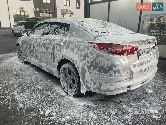 Серый Киа K5, объемом двигателя 0 л и пробегом 335 тыс. км за 9250 $, фото 16 на Automoto.ua