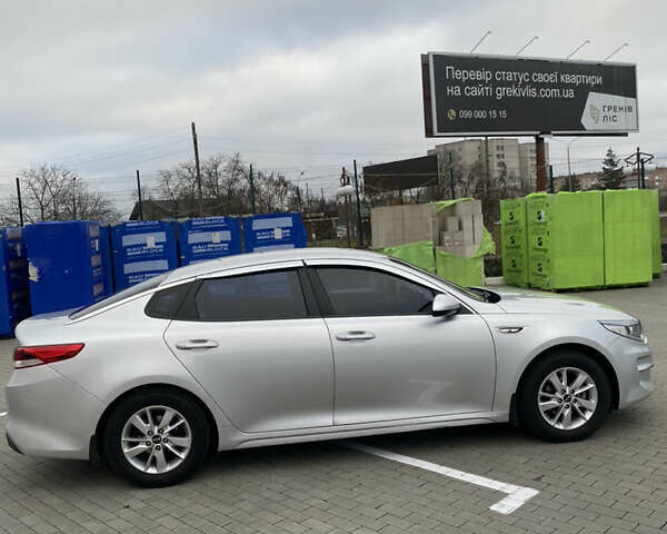 Серый Киа K5, объемом двигателя 2 л и пробегом 350 тыс. км за 10300 $, фото 6 на Automoto.ua