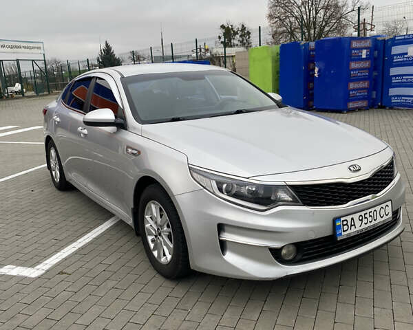 Серый Киа K5, объемом двигателя 2 л и пробегом 350 тыс. км за 10300 $, фото 7 на Automoto.ua