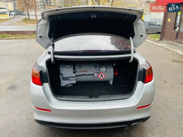 Сірий Кіа K5, об'ємом двигуна 2 л та пробігом 299 тис. км за 6700 $, фото 8 на Automoto.ua