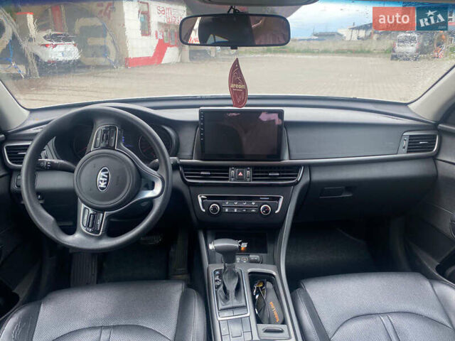 Серый Киа K5, объемом двигателя 2 л и пробегом 338 тыс. км за 12000 $, фото 9 на Automoto.ua