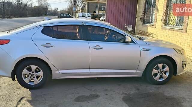 Серый Киа K5, объемом двигателя 2 л и пробегом 270 тыс. км за 8900 $, фото 2 на Automoto.ua