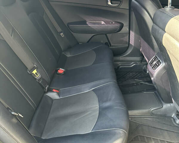 Серый Киа K5, объемом двигателя 2 л и пробегом 215 тыс. км за 11500 $, фото 11 на Automoto.ua