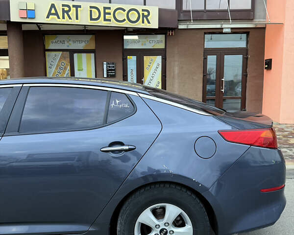 Серый Киа K5, объемом двигателя 2 л и пробегом 240 тыс. км за 11400 $, фото 7 на Automoto.ua