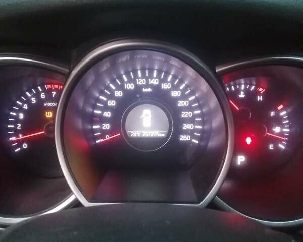 Серый Киа K5, объемом двигателя 2 л и пробегом 257 тыс. км за 8500 $, фото 4 на Automoto.ua