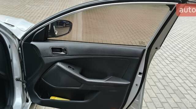 Серый Киа K5, объемом двигателя 2 л и пробегом 270 тыс. км за 8800 $, фото 17 на Automoto.ua