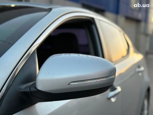 Серый Киа K5, объемом двигателя 2 л и пробегом 187 тыс. км за 11990 $, фото 10 на Automoto.ua