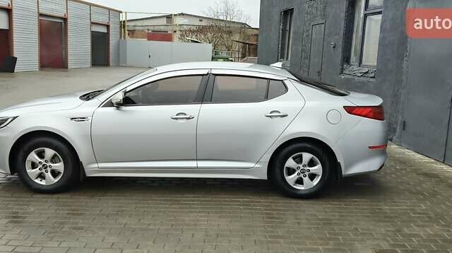 Серый Киа K5, объемом двигателя 2 л и пробегом 270 тыс. км за 8800 $, фото 5 на Automoto.ua