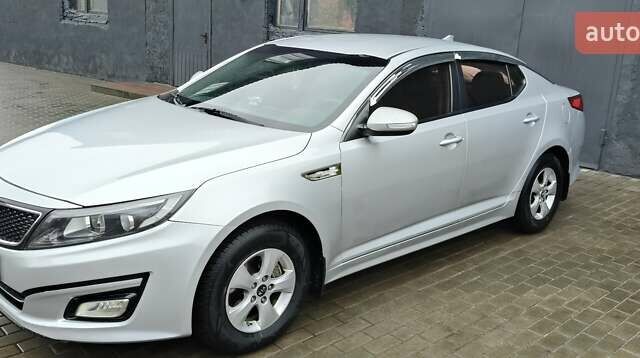 Серый Киа K5, объемом двигателя 2 л и пробегом 270 тыс. км за 8800 $, фото 6 на Automoto.ua