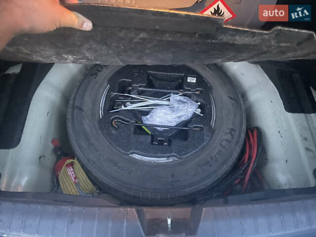 Серый Киа K5, объемом двигателя 0 л и пробегом 335 тыс. км за 9250 $, фото 8 на Automoto.ua