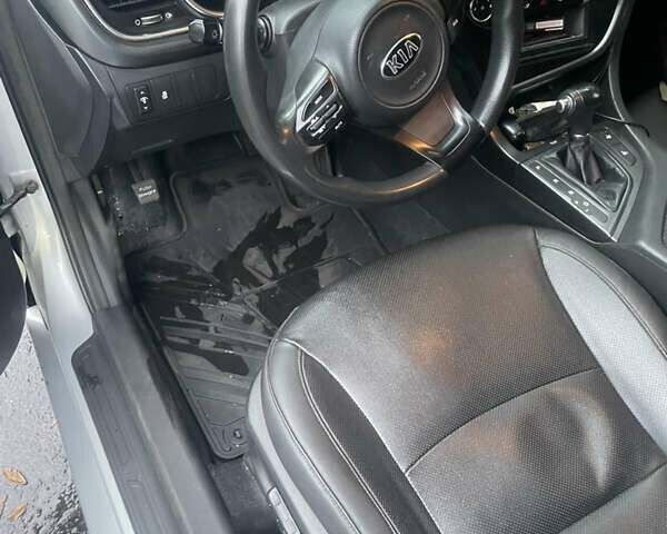 Серый Киа K5, объемом двигателя 0 л и пробегом 335 тыс. км за 9250 $, фото 35 на Automoto.ua