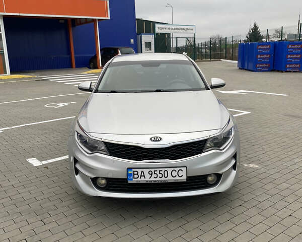 Серый Киа K5, объемом двигателя 2 л и пробегом 350 тыс. км за 10300 $, фото 2 на Automoto.ua