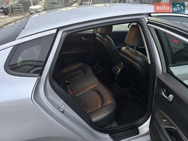 Серый Киа K5, объемом двигателя 2 л и пробегом 200 тыс. км за 11300 $, фото 22 на Automoto.ua