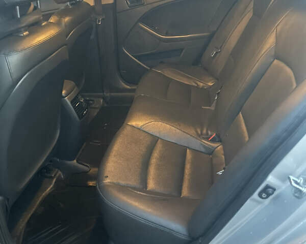 Серый Киа K5, объемом двигателя 0 л и пробегом 335 тыс. км за 9250 $, фото 5 на Automoto.ua