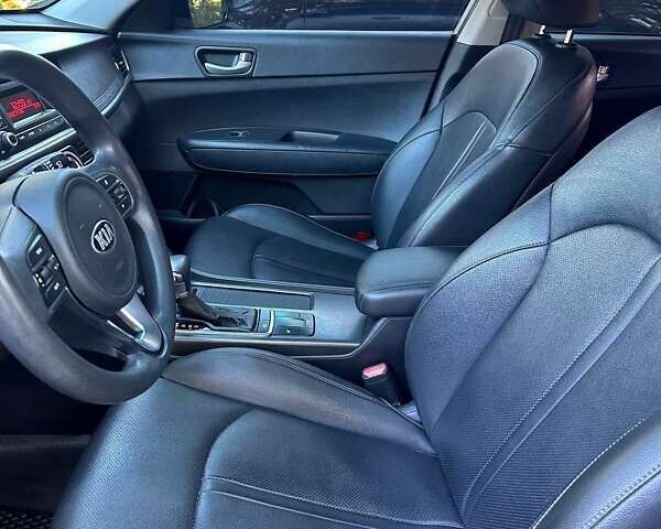 Серый Киа K5, объемом двигателя 2 л и пробегом 168 тыс. км за 11500 $, фото 7 на Automoto.ua